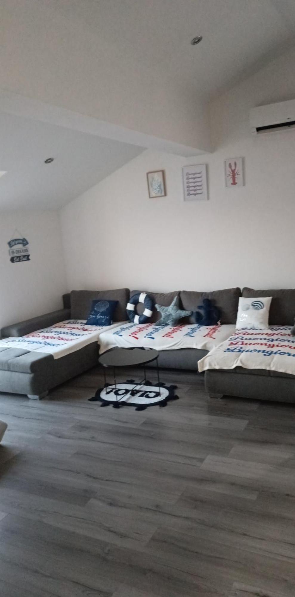 Angella apartment Dugi Rat Esterno foto