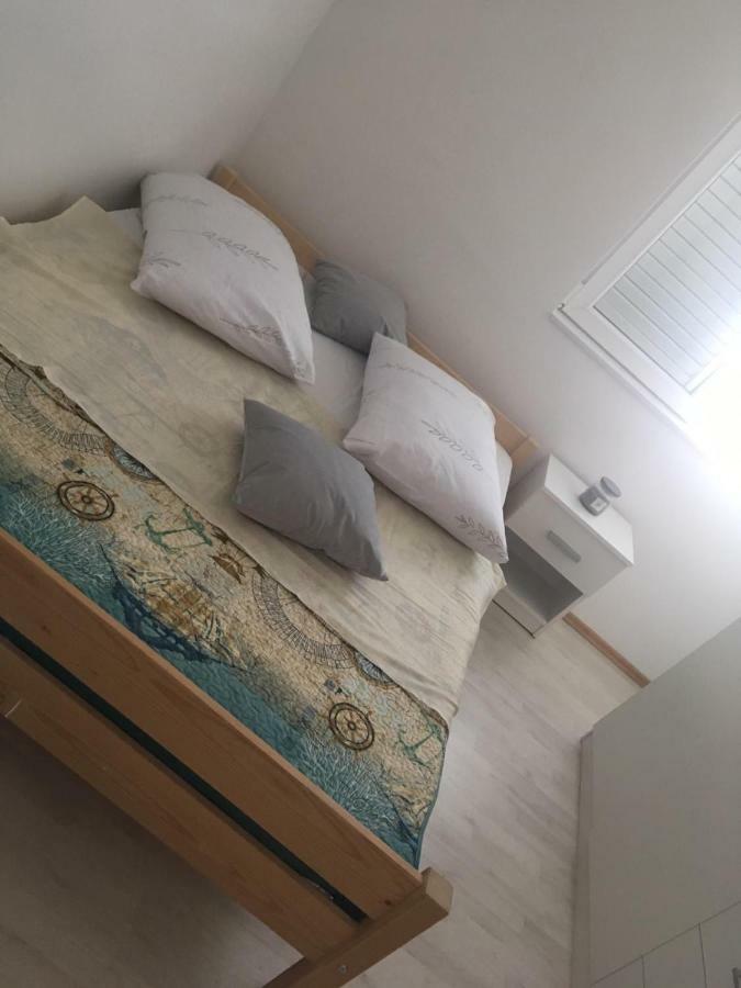 Angella apartment Dugi Rat Esterno foto