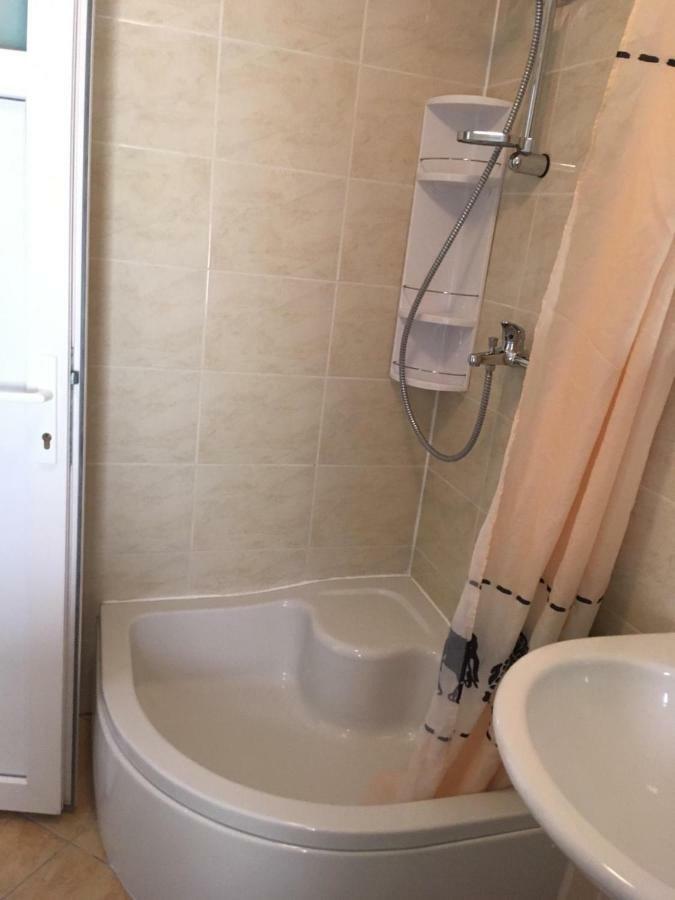Angella apartment Dugi Rat Esterno foto